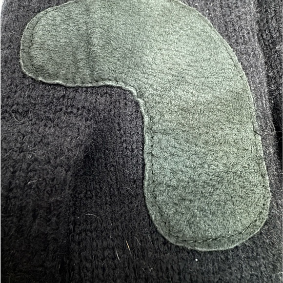 Isotoner Winter Gloves with Palm Grips - Picture 4 of 5